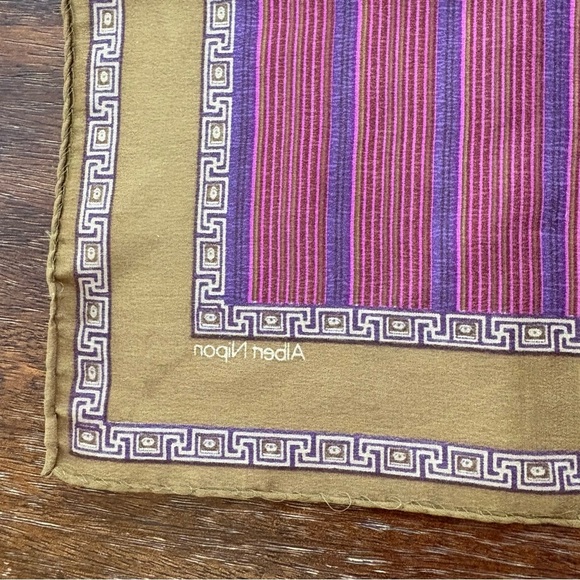 Albert Nipon Geometric Pattern with. Order design Vintage 20-1/2 x 21” Scarf - Picture 4 of 7